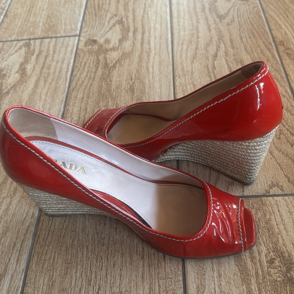 Prada Red Patent Leather Espadrille Wedge Peep Toe Heels Size 39 (8.5-9) - Picture 3 of 16